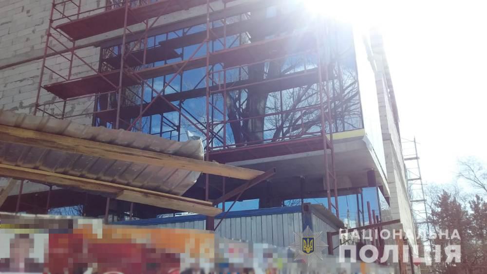 В Одессе на бабушку упала стена новостройки: детали инцидента